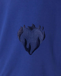 T-Shirt blu con cuore fiammeggiante ricamato